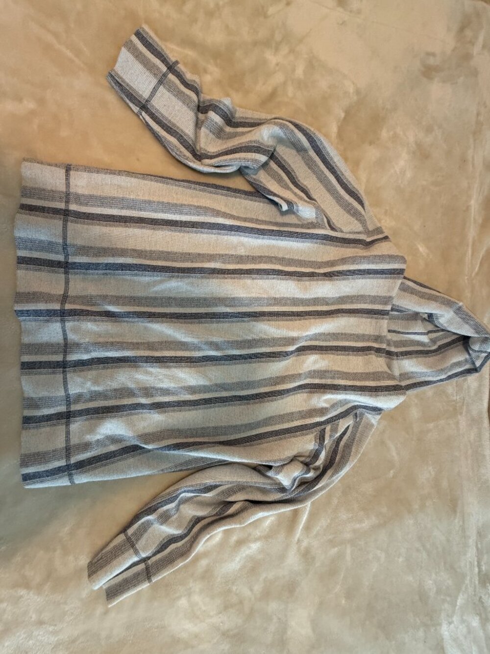Toes on the Nose Beach Hoodie Henley Blue and White Thin and Light Summer Fit - Picture 8 of 9